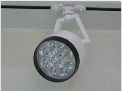 LED軌道射燈 節能高效的商鋪照明新選擇